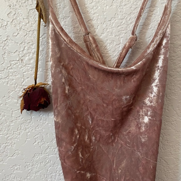 Blush Pink Velvet Bodysuit 🥀 - Picture 3 of 3